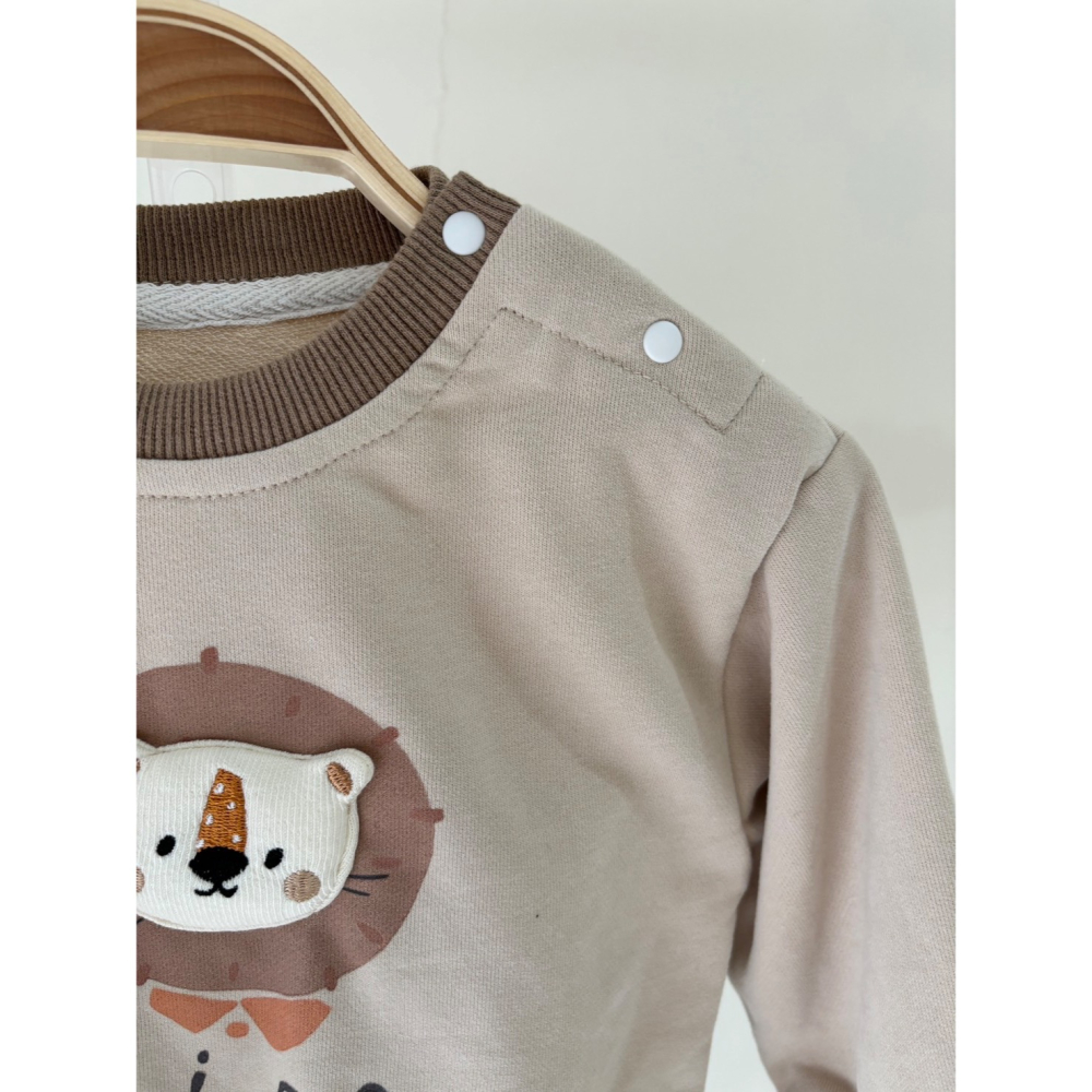 側肩開扣小獅子套裝-細節圖2