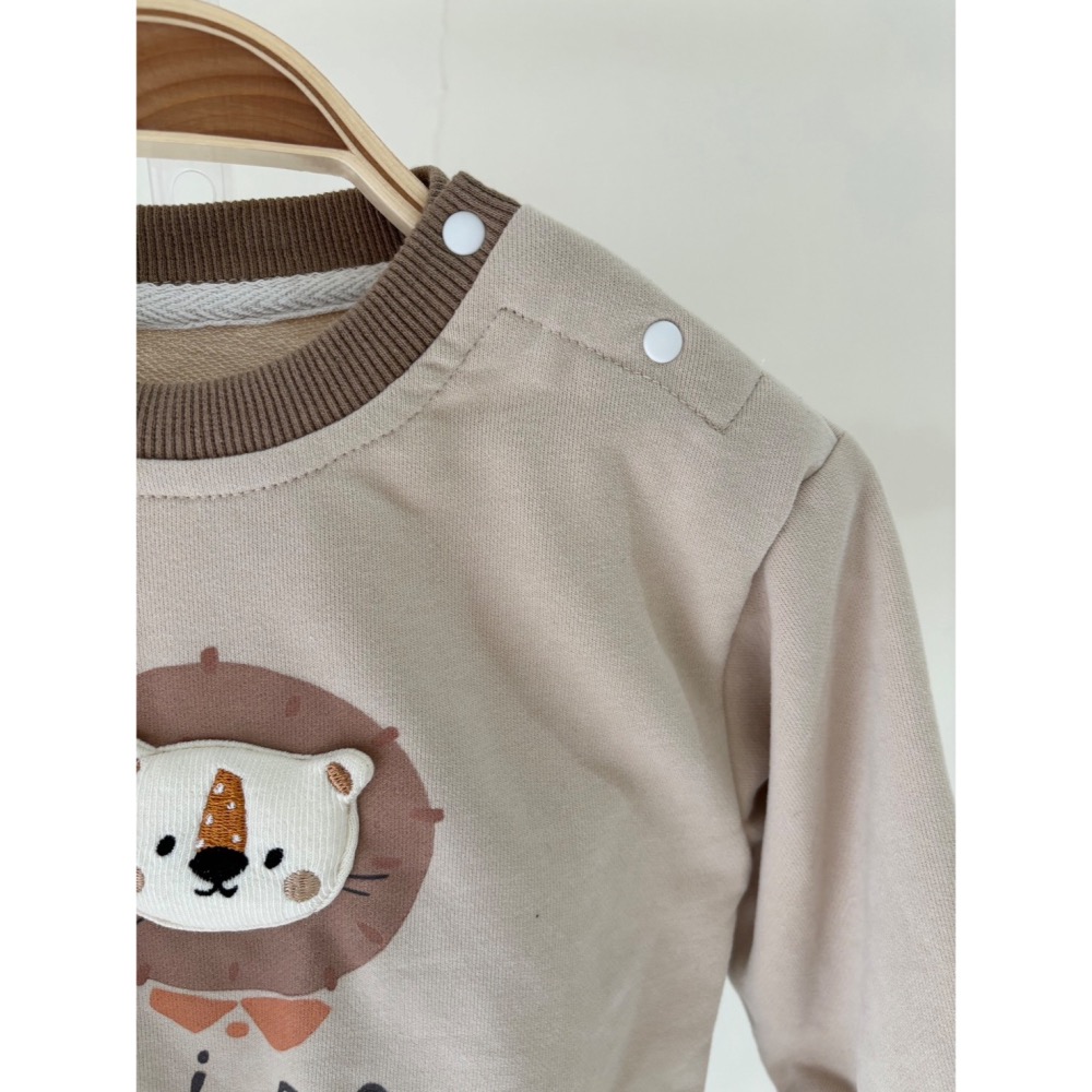 側肩開扣小獅子套裝-細節圖2