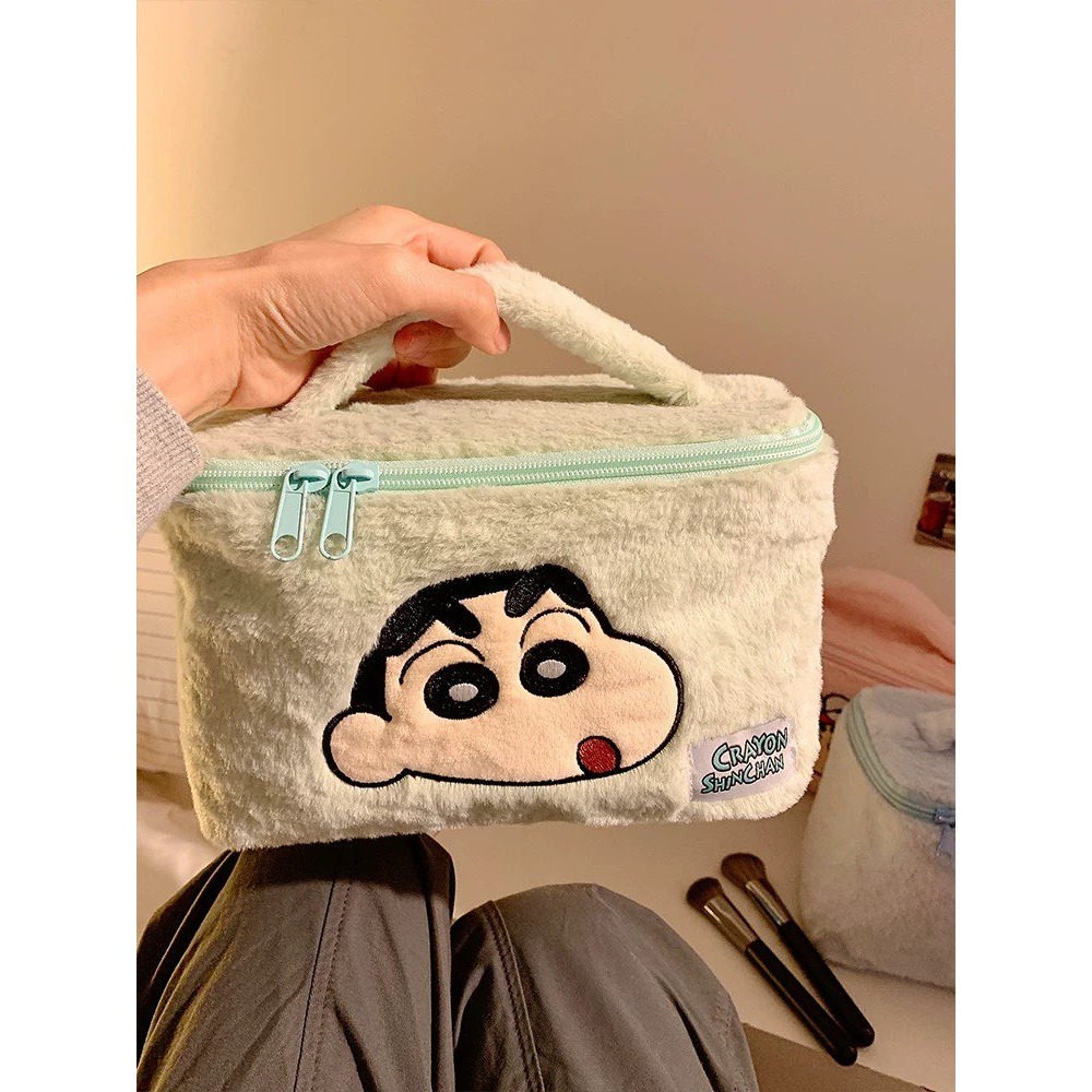 【預購】蠟筆小新毛絨大容量手提化妝包-細節圖4