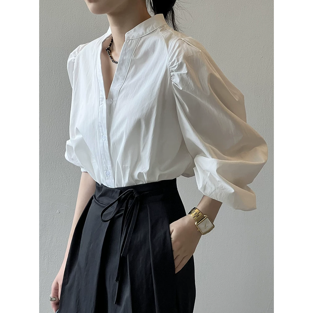 白色黑色v領皺摺感立領泡泡袖娃娃長袖襯衫-細節圖2