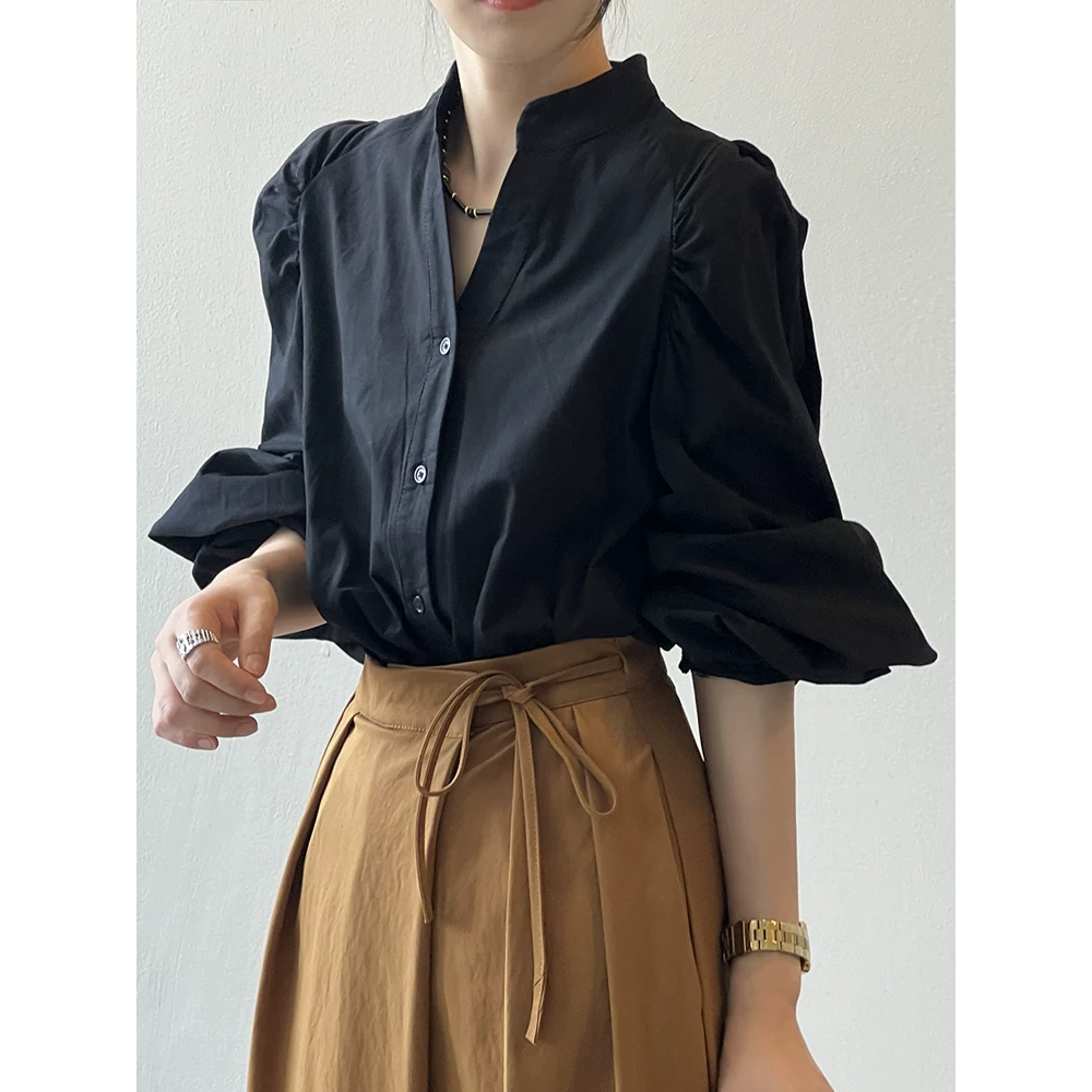 白色黑色v領皺摺感立領泡泡袖娃娃長袖襯衫-細節圖3