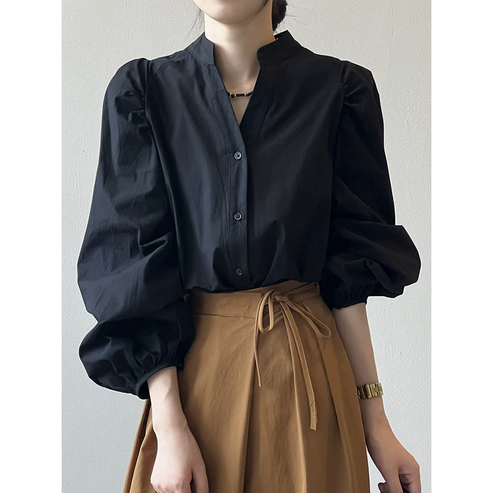 白色黑色v領皺摺感立領泡泡袖娃娃長袖襯衫-細節圖4