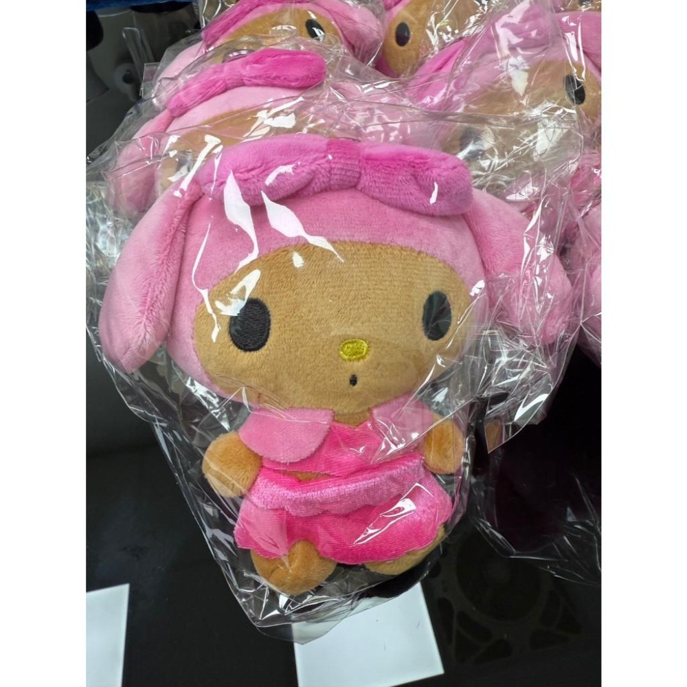 少量現貨 / Sanrio 夏日泳裝系列 絨毛吊飾小包15cm／迷你側背包20cm｜心型登山扣・頭頂拉鍊袋-細節圖3