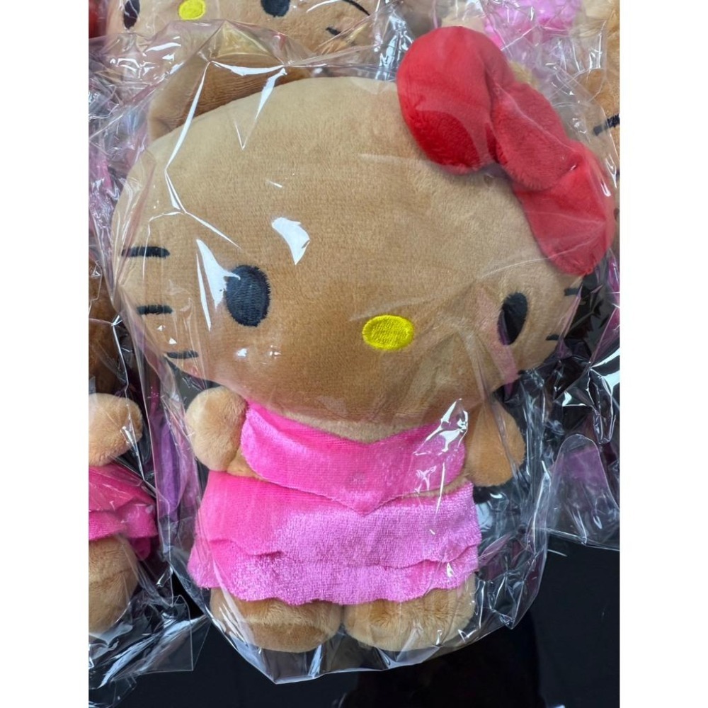 少量現貨 / Sanrio 夏日泳裝系列 絨毛吊飾小包15cm／迷你側背包20cm｜心型登山扣・頭頂拉鍊袋-細節圖6