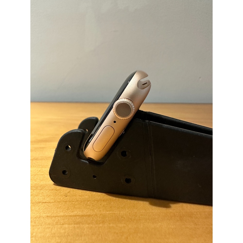 Apple Watch 11 42mm 金🔋100%⛑️保固-2027/03│剛開通一個月!!│盒配完整│全機無傷-細節圖2
