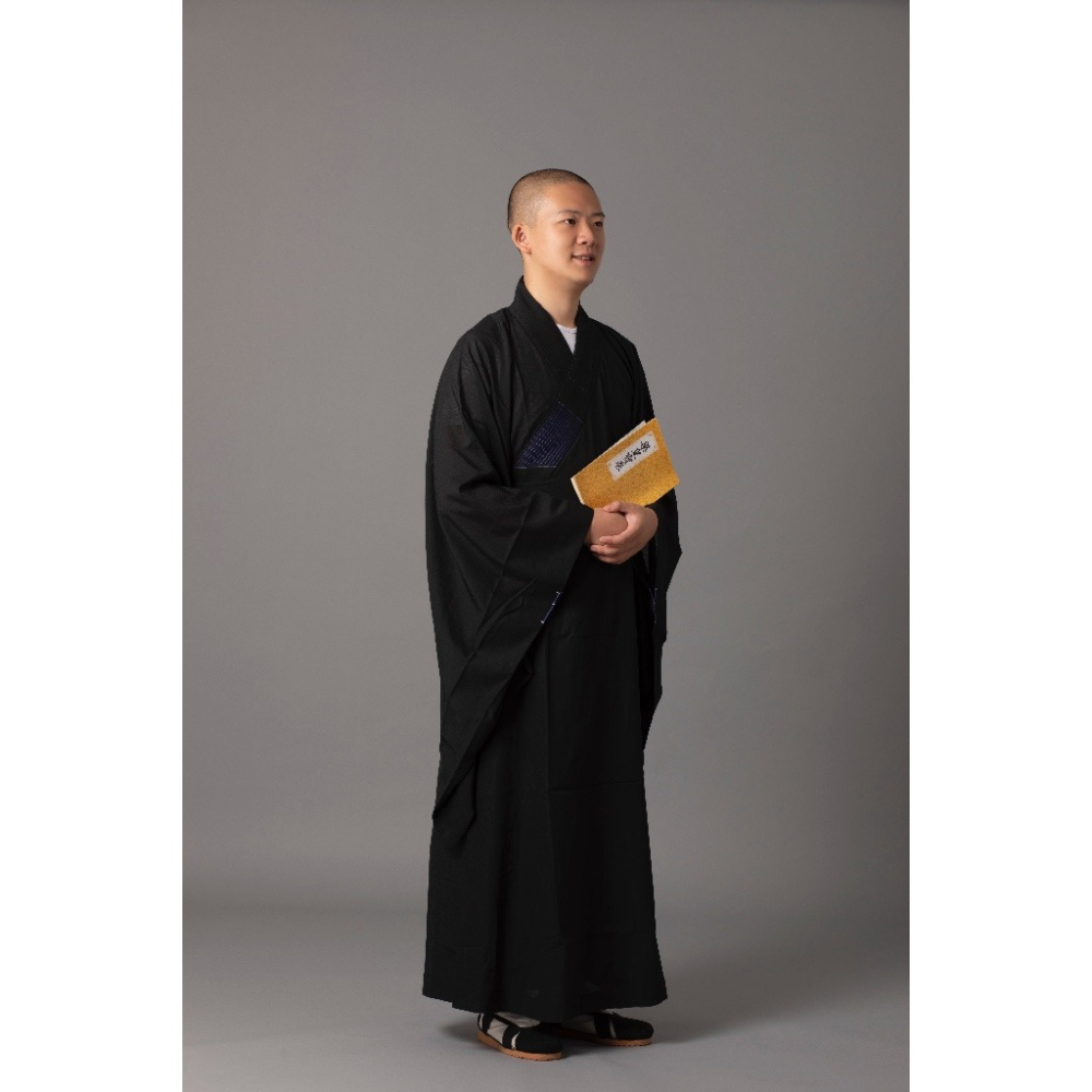 現貨供應 弘喧 日本絲質 高級 海清 黑海清 咖啡海清 海青 受戒 法會 禮佛 僧衣 僧服 迴向 誦經 唸經 僧人 和尚-細節圖2