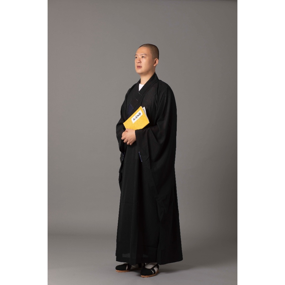 現貨供應 弘喧 日本絲質 高級 海清 黑海清 咖啡海清 海青 受戒 法會 禮佛 僧衣 僧服 迴向 誦經 唸經 僧人 和尚-細節圖3