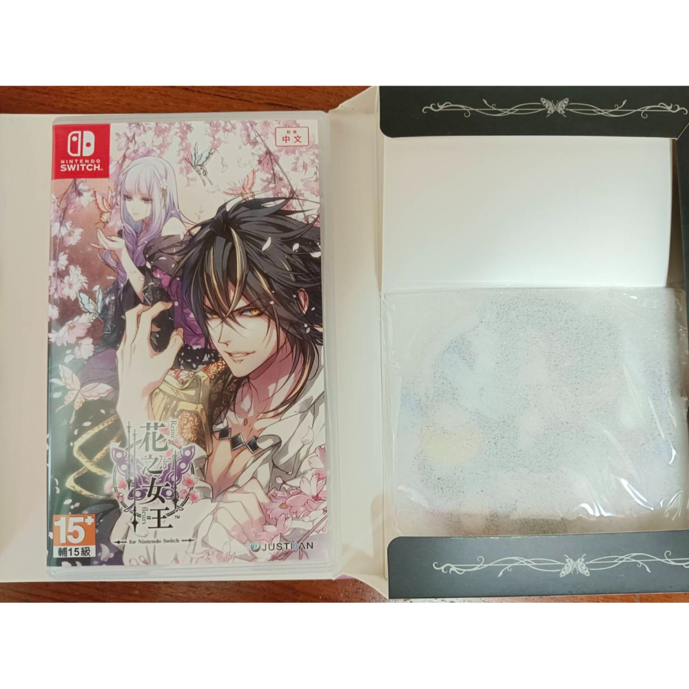 冰犽二手switch   花之女王 附首刷特典版外盒、 小冊子、 大勳章（全新未開）中文-細節圖3