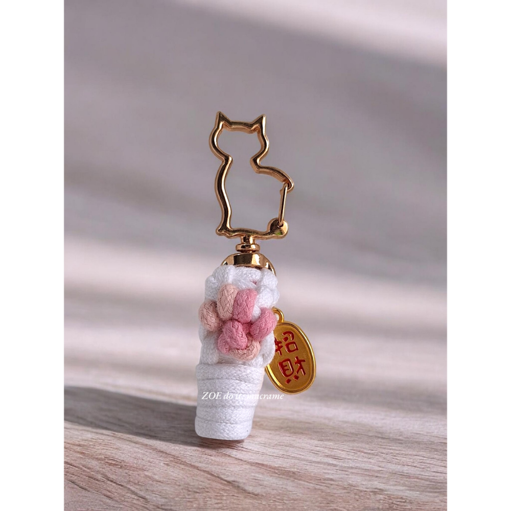 白猫的粉色肉球