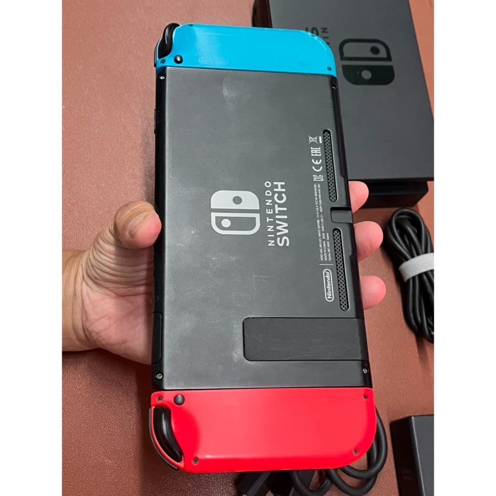 【二手 一般版無盒 Nintendo Switch 主機 】 外觀如圖-細節圖5