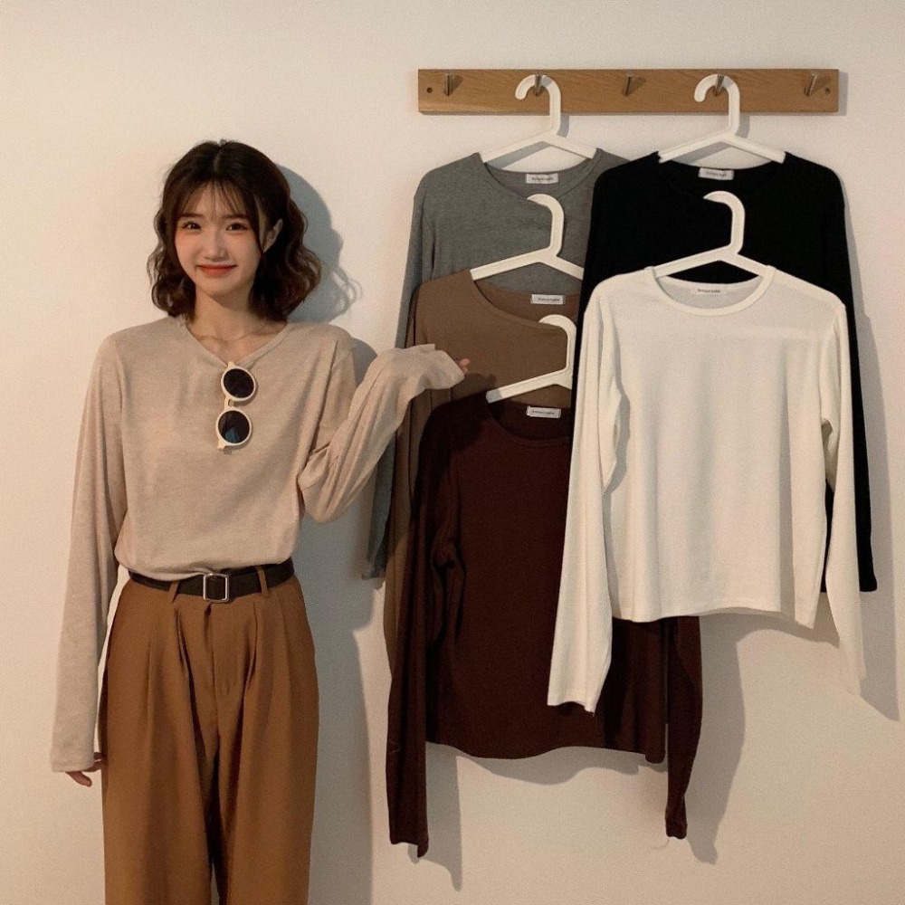 【RENA小舖 台灣現貨每天出】陪你度過冬天~百搭磨毛圓領長袖上衣/打底上衣/薄長袖/基本款上衣【R22058】-細節圖2