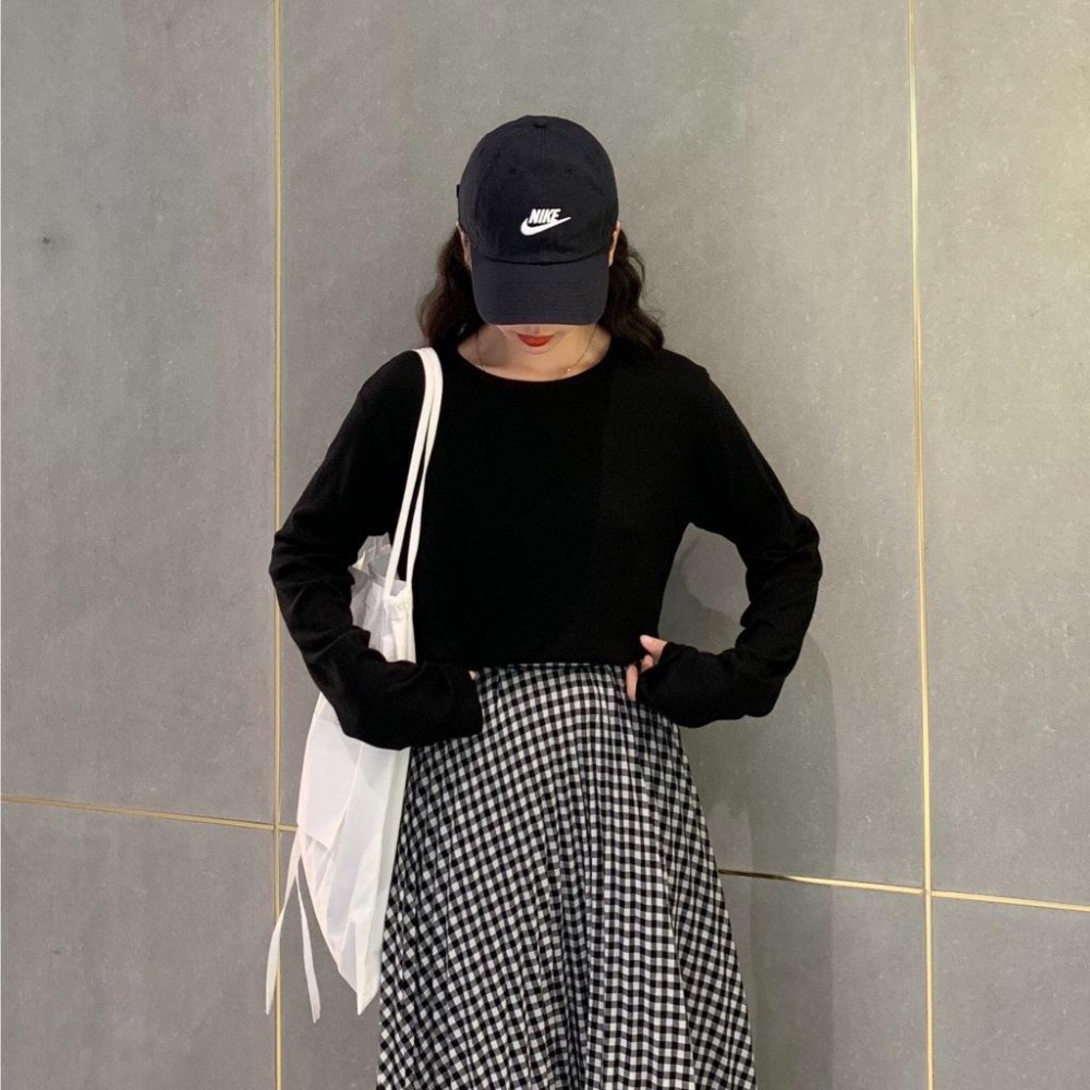 【RENA小舖 台灣現貨每天出】陪你度過冬天~百搭磨毛圓領長袖上衣/打底上衣/薄長袖/基本款上衣【R22058】-細節圖4