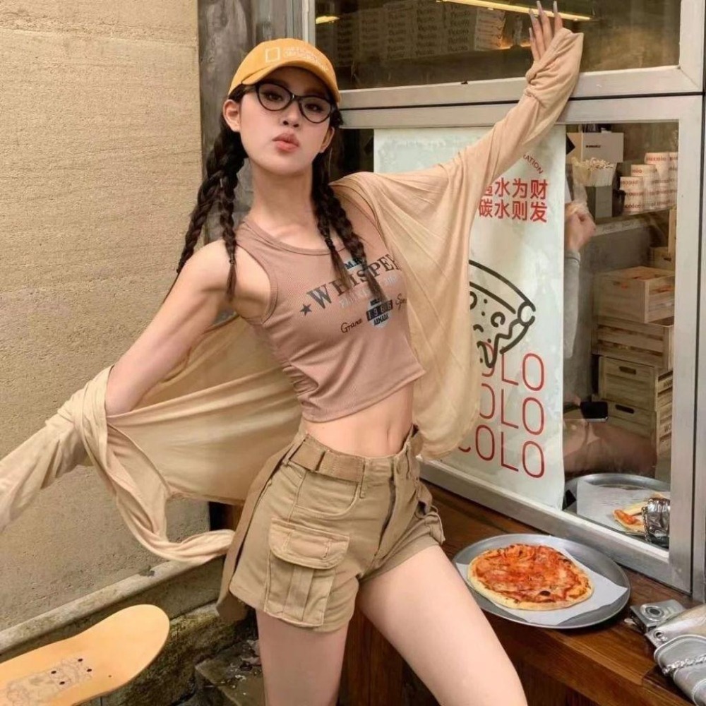 【RENA小舖 台灣現貨每天出】辣妹駕到!超彈設計款工裝牛仔短褲/寬鬆/百搭/時尚/皮帶設計/工裝褲【R22020】-細節圖8