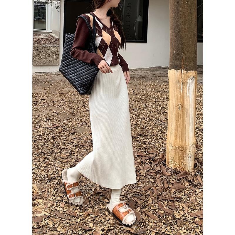 【RENA小舖 台灣現貨每天出】超舒服針織裙 高腰A字裙 A字高腰長裙 長裙 A字長裙 顯瘦 針織長裙【R21644】-細節圖2