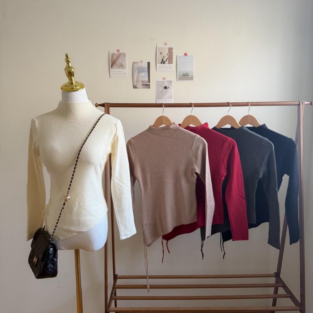 【RENA小舖 台灣現貨每天出】漂亮姊姊!設計感小高領薄長袖/不對稱上衣/顯瘦打底【R22036】-細節圖2