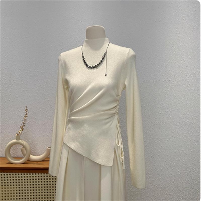 【RENA小舖 台灣現貨每天出】漂亮姊姊!設計感小高領薄長袖/不對稱上衣/顯瘦打底【R22036】-細節圖3