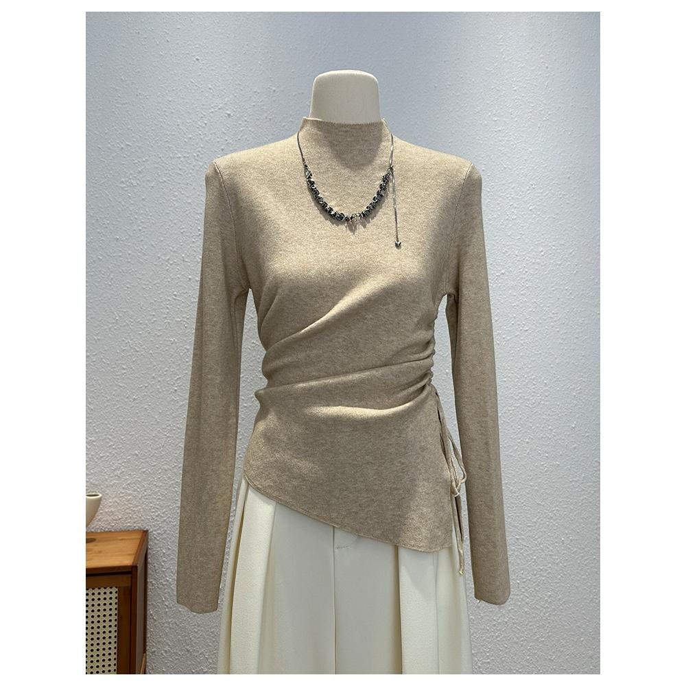 【RENA小舖 台灣現貨每天出】漂亮姊姊!設計感小高領薄長袖/不對稱上衣/顯瘦打底【R22036】-細節圖5