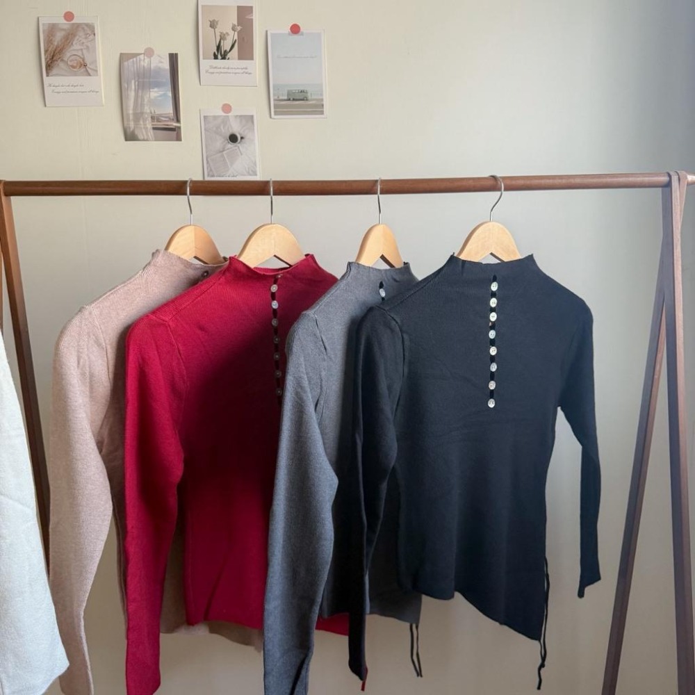 【RENA小舖 台灣現貨每天出】漂亮姊姊!設計感小高領薄長袖/不對稱上衣/顯瘦打底【R22036】-細節圖8