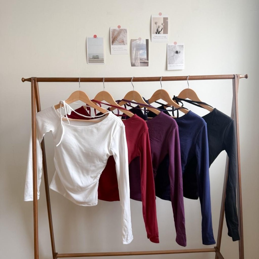 【RENA小舖 台灣現貨每天出】斜肩綁帶自帶胸墊側收腰顯瘦磨毛上衣/設計感上衣/顯瘦修身【R22042】-細節圖6