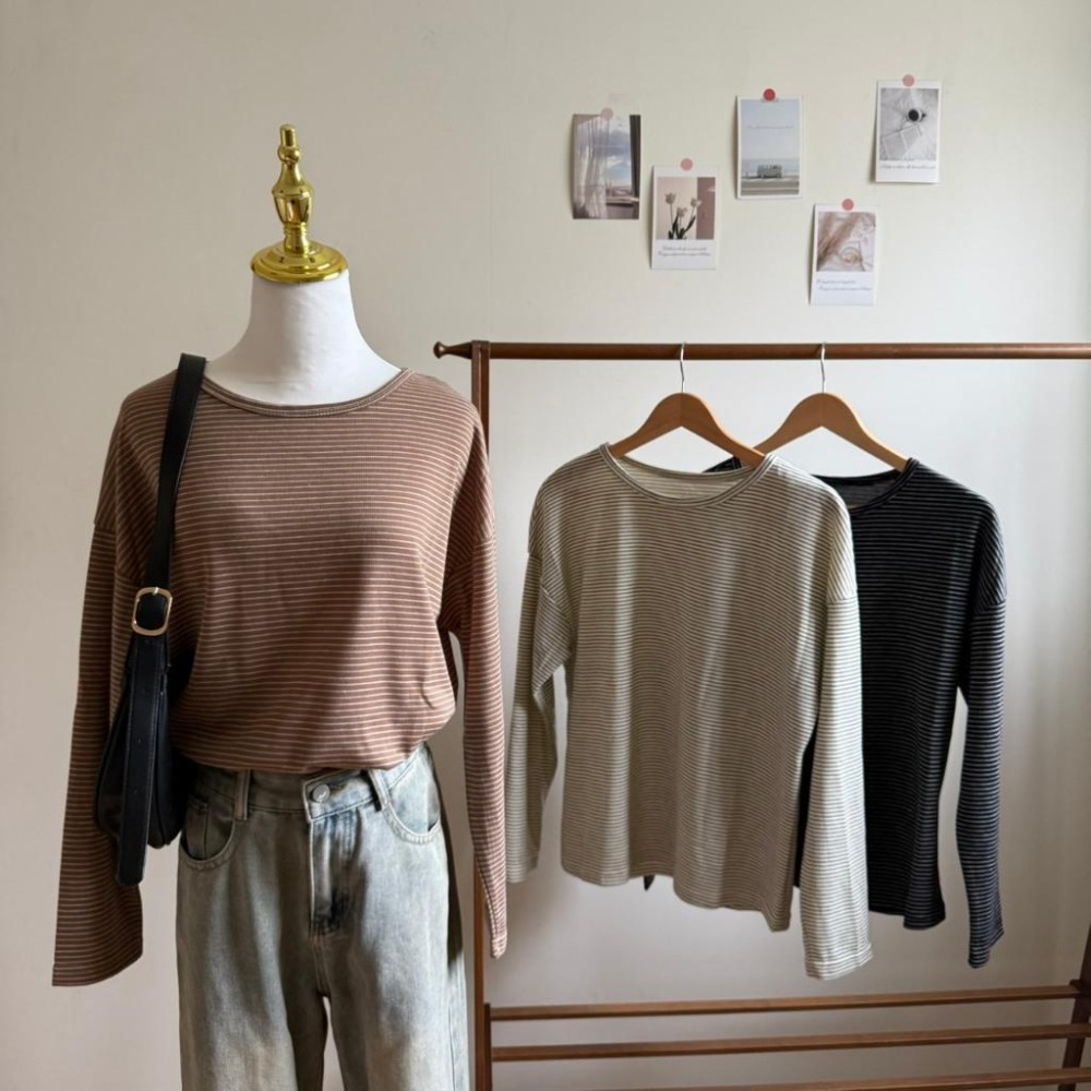 【RENA小舖 台灣現貨每天出】百搭圓領寬鬆條紋薄長袖/ 長袖上衣/純棉上衣【R22034】-細節圖2