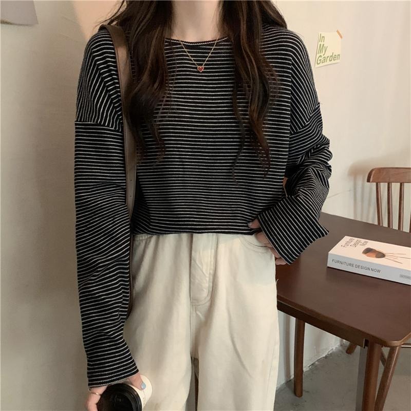 【RENA小舖 台灣現貨每天出】百搭圓領寬鬆條紋薄長袖/ 長袖上衣/純棉上衣【R22034】-細節圖5