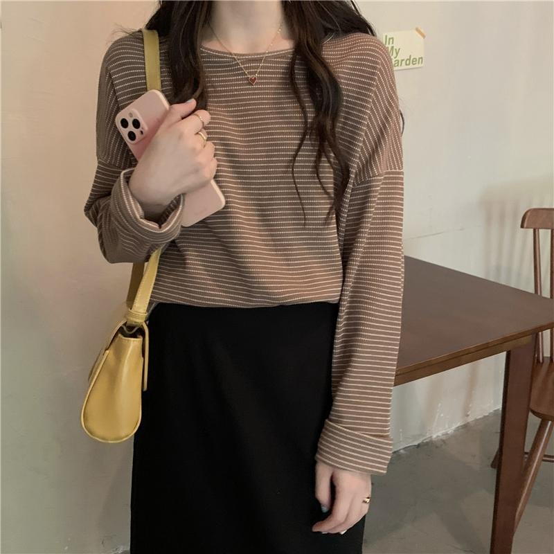 【RENA小舖 台灣現貨每天出】百搭圓領寬鬆條紋薄長袖/ 長袖上衣/純棉上衣【R22034】-細節圖7