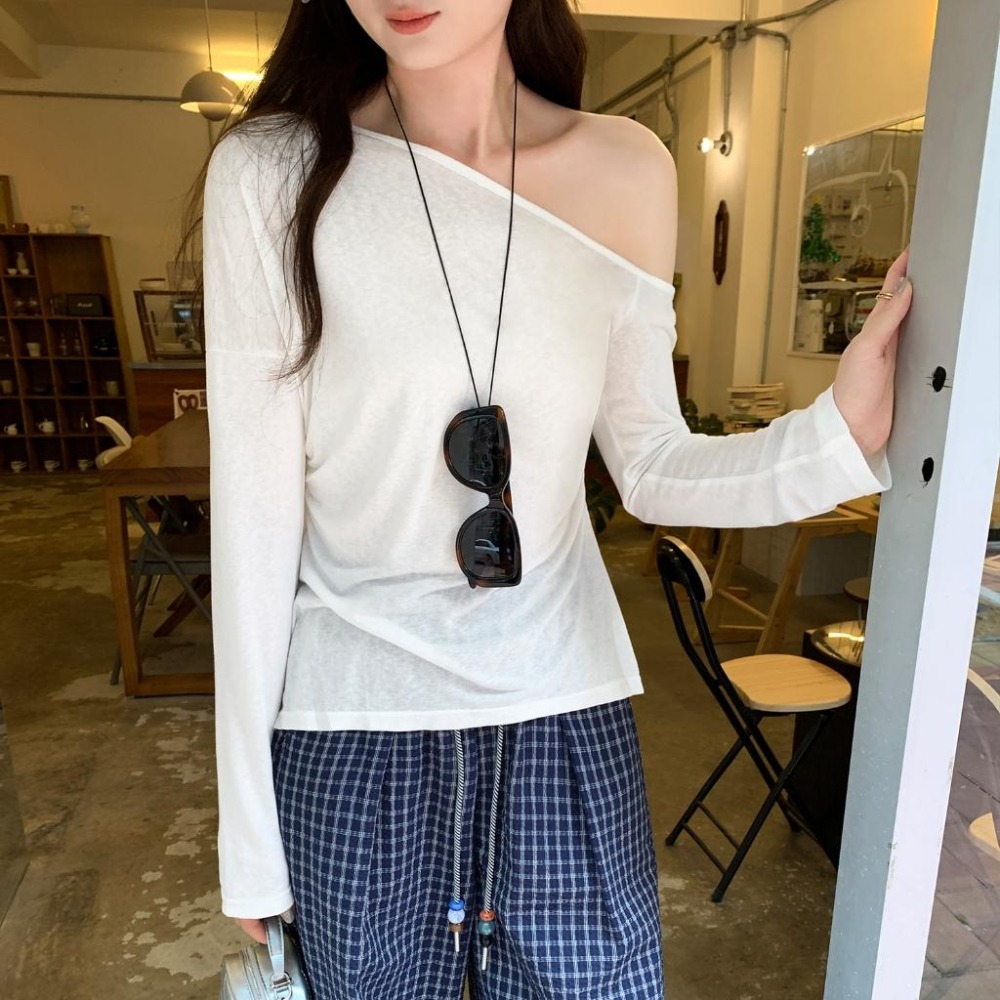 【RENA小舖 台灣現貨每天出】早秋款 超親膚顯瘦斜肩上衣/側抓皺/收腰顯瘦/氣質百搭【R22030】-細節圖2