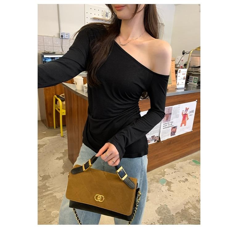 【RENA小舖 台灣現貨每天出】早秋款 超親膚顯瘦斜肩上衣/側抓皺/收腰顯瘦/氣質百搭【R22030】-細節圖6