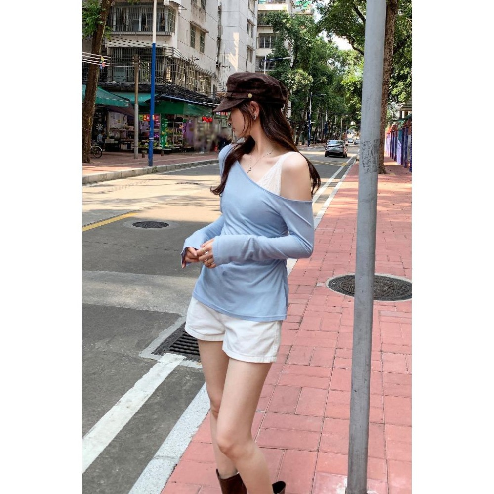 【RENA小舖 台灣現貨每天出】早秋款 超親膚顯瘦斜肩上衣/側抓皺/收腰顯瘦/氣質百搭【R22030】-細節圖7