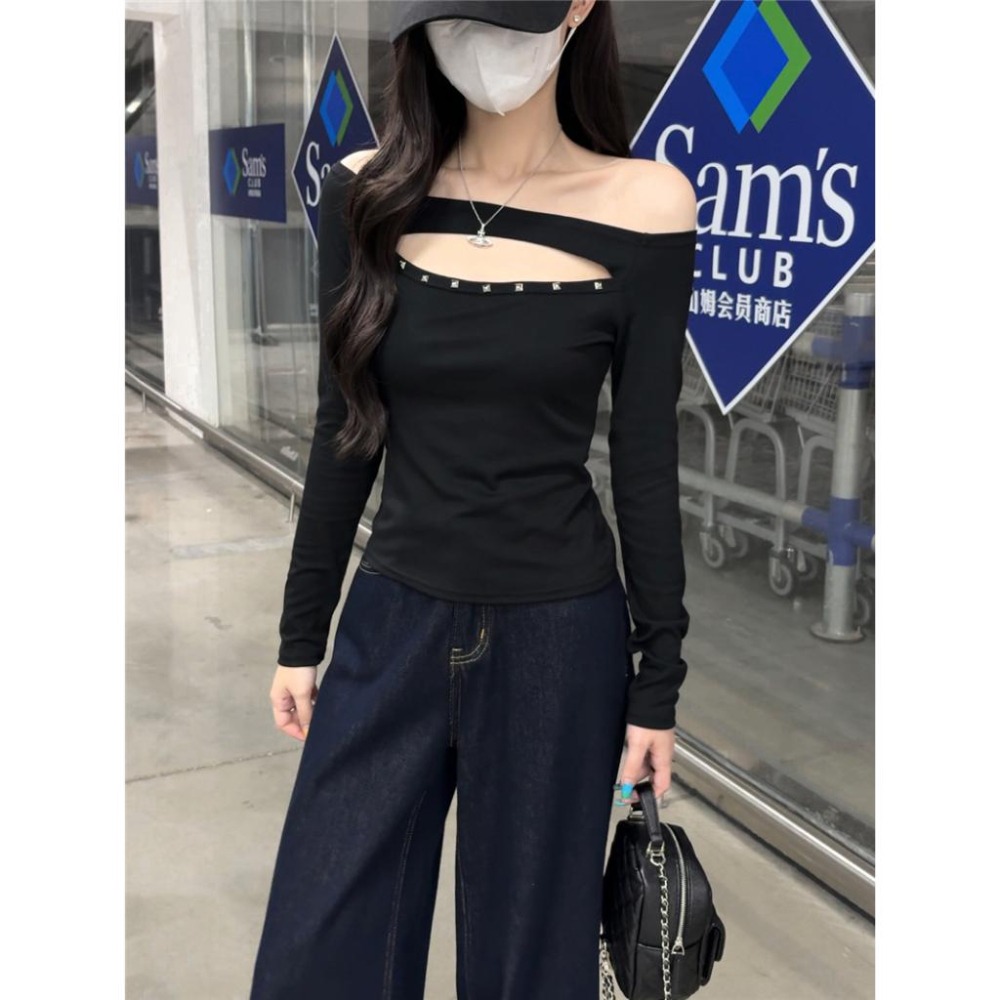 【RENA小舖 台灣現貨每天出】辣妹必收!小露性感純棉一字肩薄長袖/鉚釘鏤空/一字肩上衣【R22027】-細節圖6