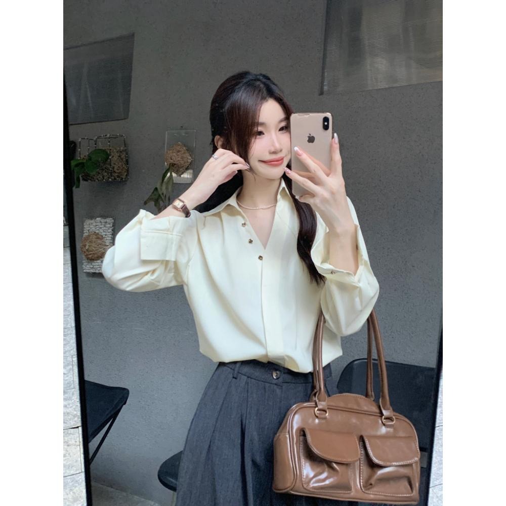 【RENA小舖 台灣現貨每天出】法式慵懶 氣質V領通勤休閒百搭襯衫【R22028】-細節圖9