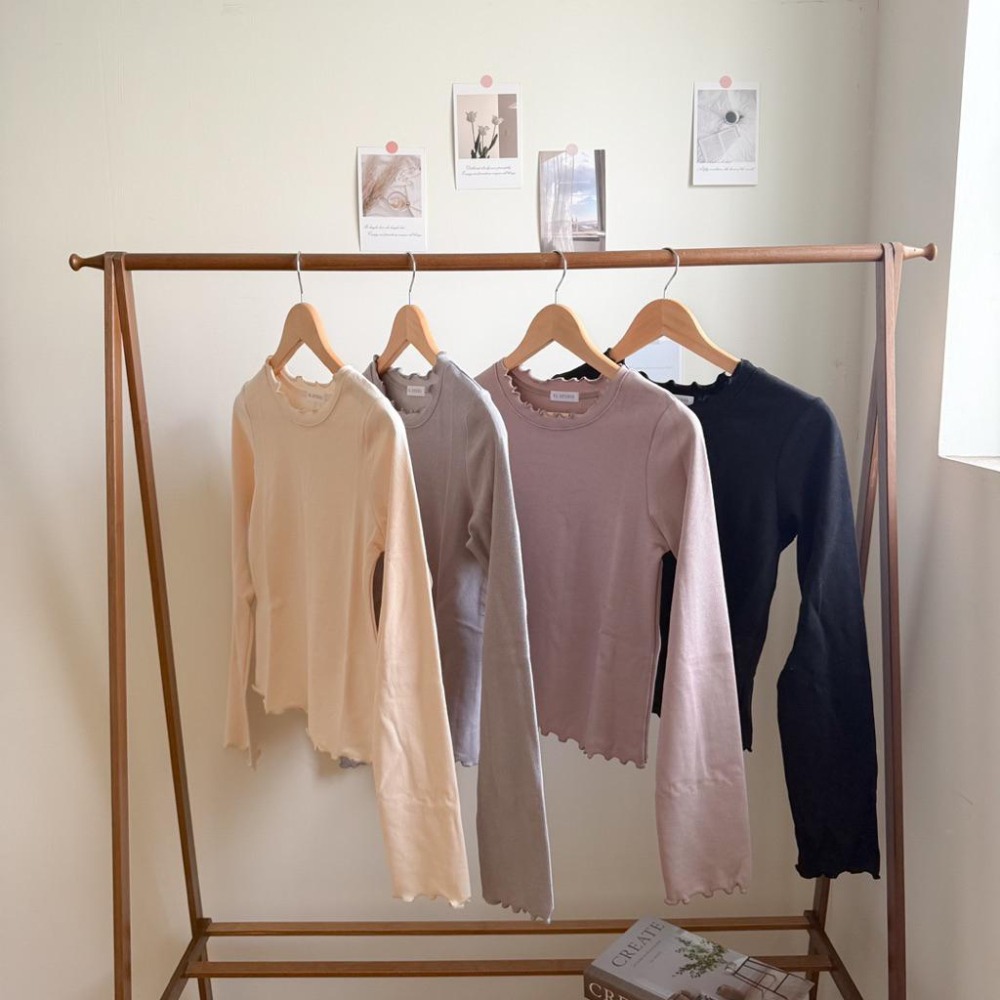 【RENA小舖 台灣現貨每天出】超美彈力木耳領邊長袖內搭  上衣女 韓版上衣 長袖上衣 長袖T恤【Q1402】-細節圖2