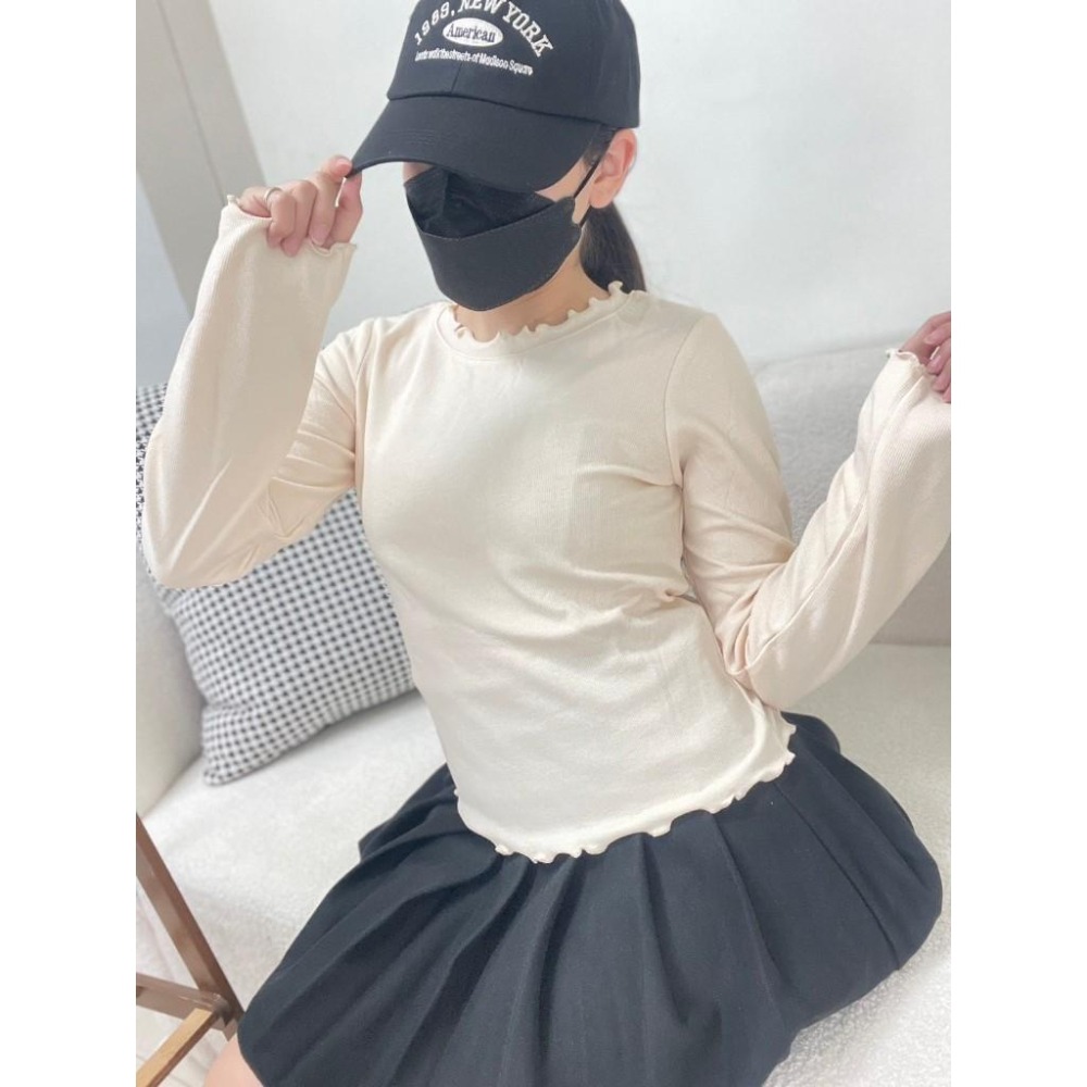 【RENA小舖 台灣現貨每天出】超美彈力木耳領邊長袖內搭  上衣女 韓版上衣 長袖上衣 長袖T恤【Q1402】-細節圖3