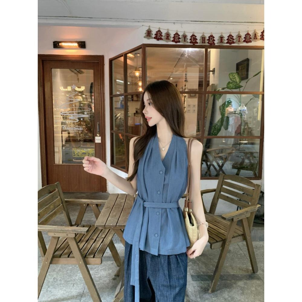 【RENA小舖 台灣現貨每天出】法式氣質掛脖無袖襯衫/設計款/氣質/百搭上衣/休閒/綁帶【R22017】-細節圖3