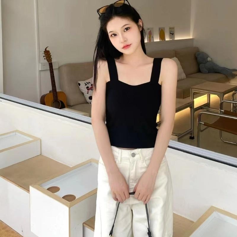 【RENA小舖 台灣現貨每天出】韓版吊帶背心/修身顯瘦/純色螺紋吊帶/自帶胸墊/無袖打底衫【R21949】-細節圖2