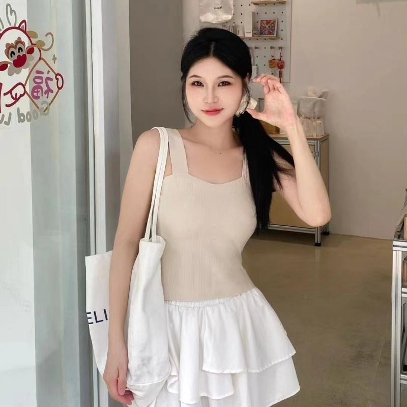 【RENA小舖 台灣現貨每天出】韓版吊帶背心/修身顯瘦/純色螺紋吊帶/自帶胸墊/無袖打底衫【R21949】-細節圖4