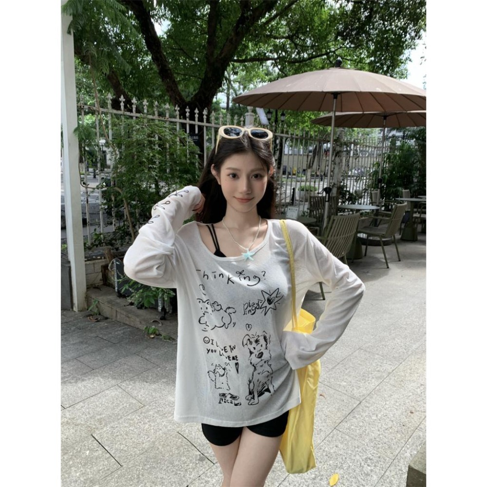 【RENA小舖 台灣現貨每天出】韓版罩衫/寬鬆慵懶罩衫/印花罩衫/斜肩/泳裝/海邊/渡假【R22009】-細節圖2