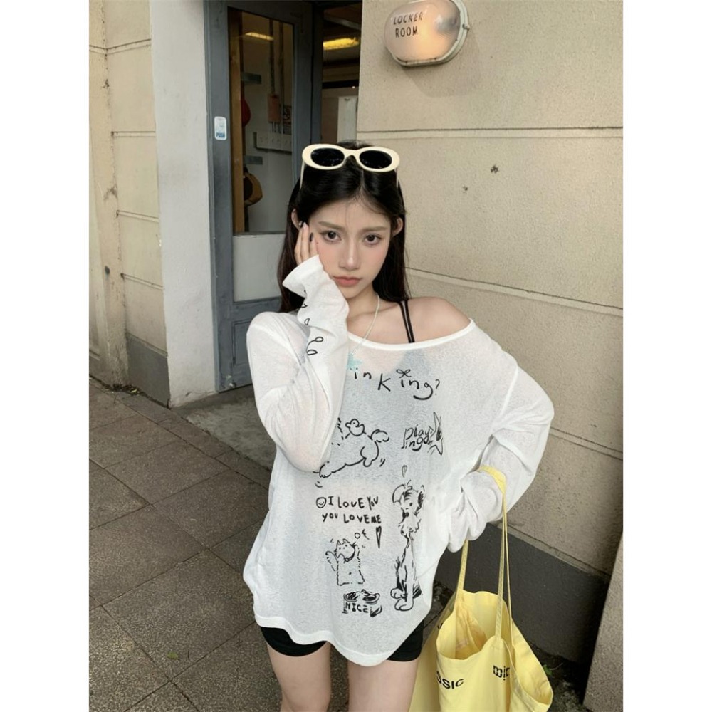 【RENA小舖 台灣現貨每天出】韓版罩衫/寬鬆慵懶罩衫/印花罩衫/斜肩/泳裝/海邊/渡假【R22009】-細節圖6