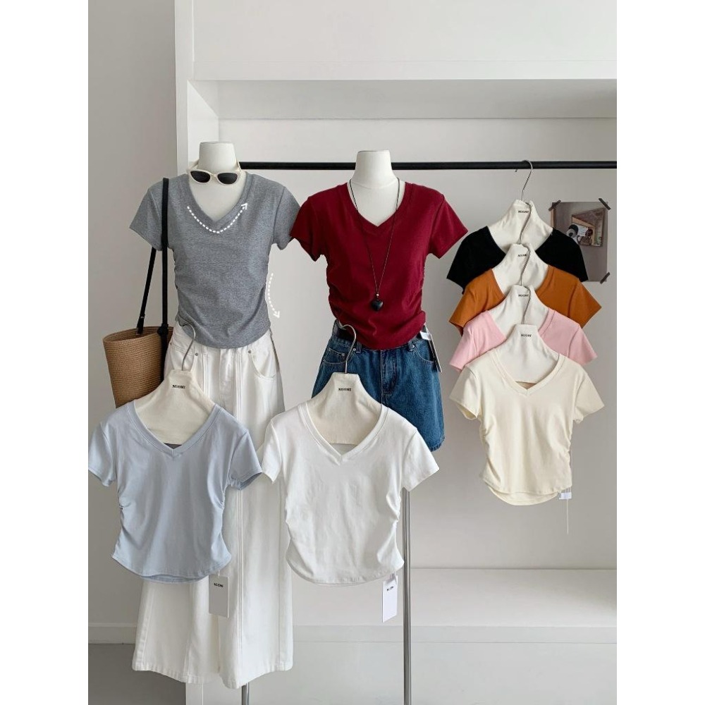【RENA小舖 台灣現貨每天出】側邊抓皺V領上衣/短袖上衣/修身顯瘦/純棉短袖/透氣/彈力/舒適【R21999】-細節圖5
