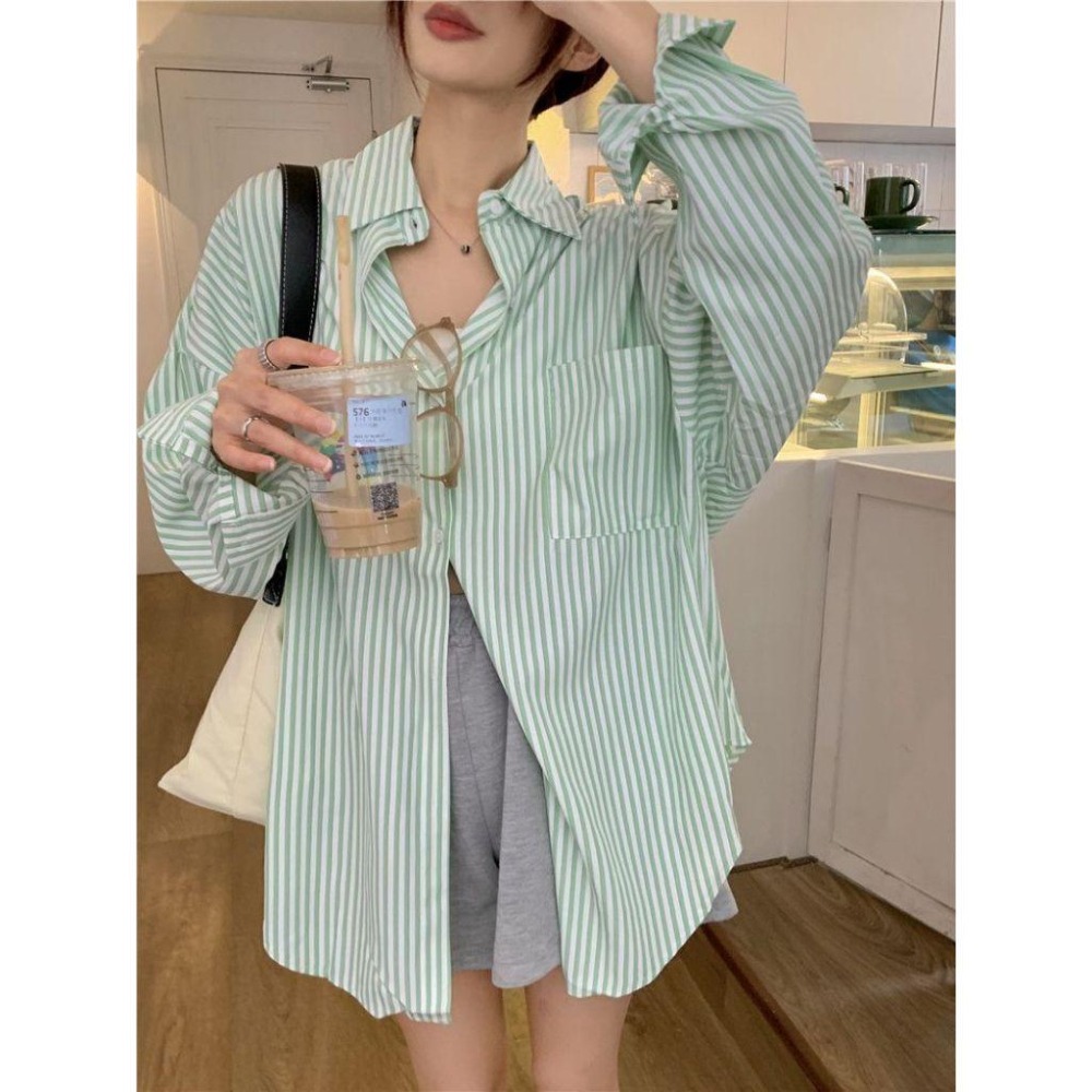 【RENA小舖 台灣現貨每天出】條紋寬鬆長袖/百搭襯衫/韓系/寬鬆/春夏款/質感/襯衫/修身/條紋【R21975】-細節圖7