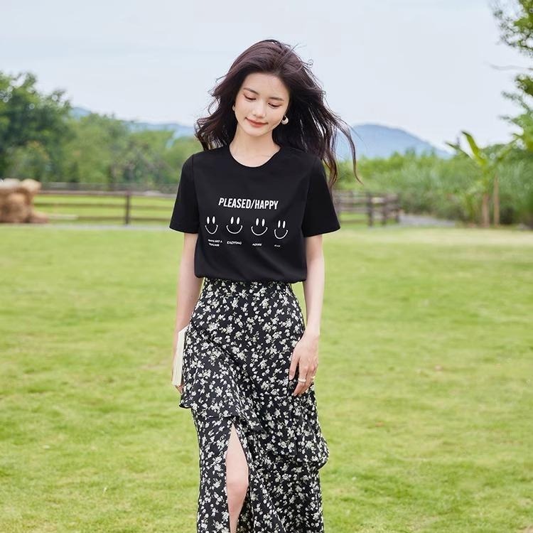 【RENA小舖 台灣現貨每天出】簡約純棉短袖/短袖上衣/純棉上衣/黑色短袖/笑臉印花/學生短袖【R21974】-細節圖4