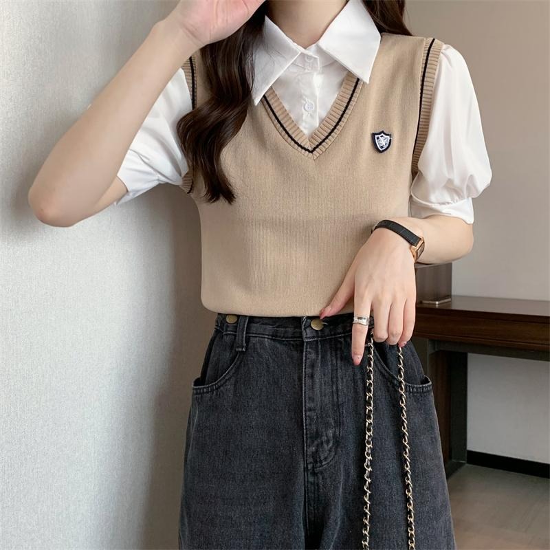 【RENA小舖 台灣現貨每天出】學院拚色V領襯衫/學院風短袖/假兩件短袖/馬甲學園/針織馬甲/短袖襯衫【R21961】-細節圖4