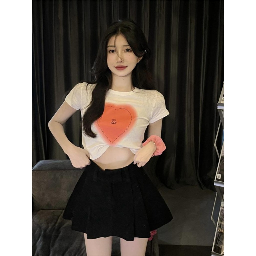 【RENA小舖 台灣現貨每天出】韓版短袖/愛心印花短袖/短版上衣/夏季短版/簡約短版/愛心短版【Q1421】-細節圖2