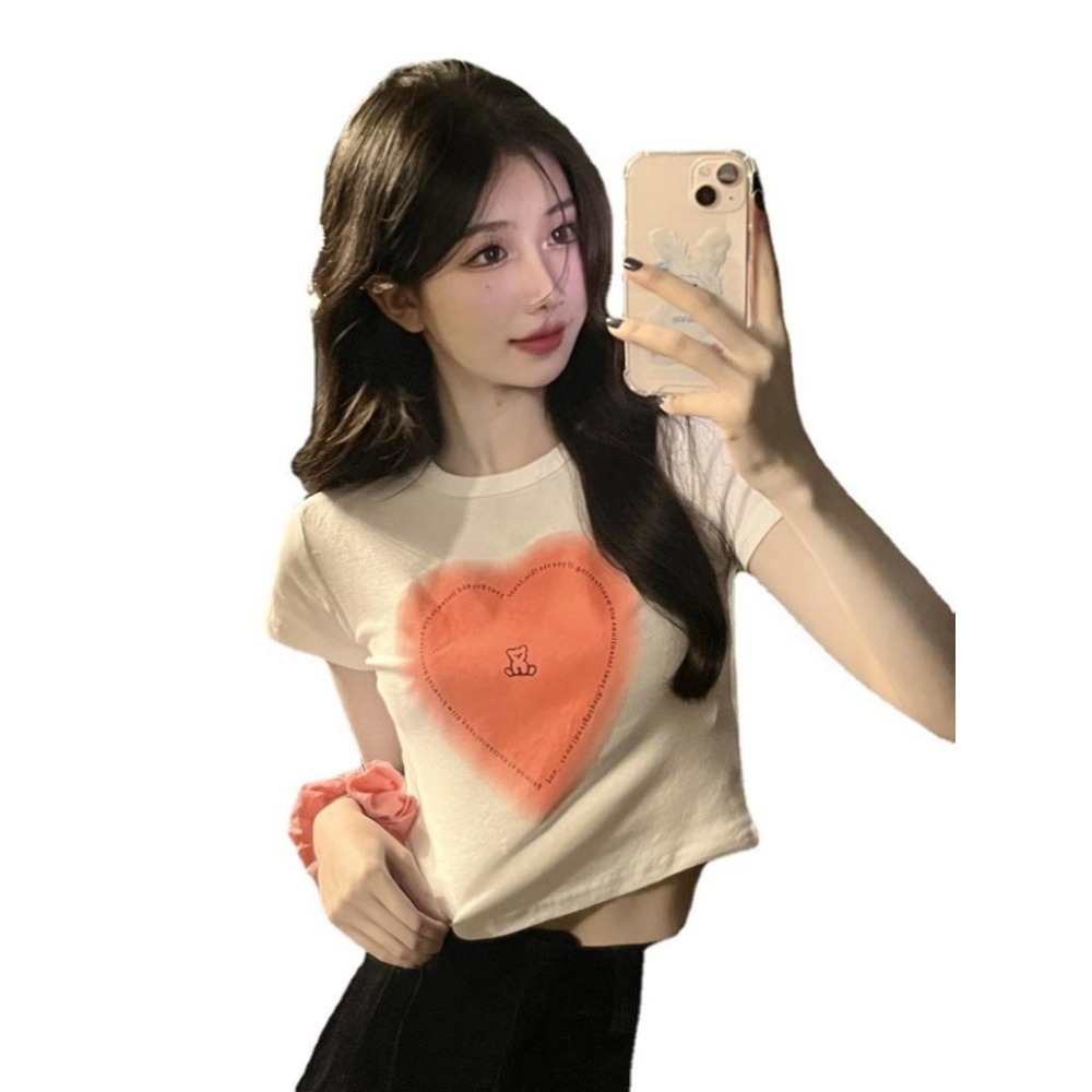 【RENA小舖 台灣現貨每天出】韓版短袖/愛心印花短袖/短版上衣/夏季短版/簡約短版/愛心短版【Q1421】-細節圖4