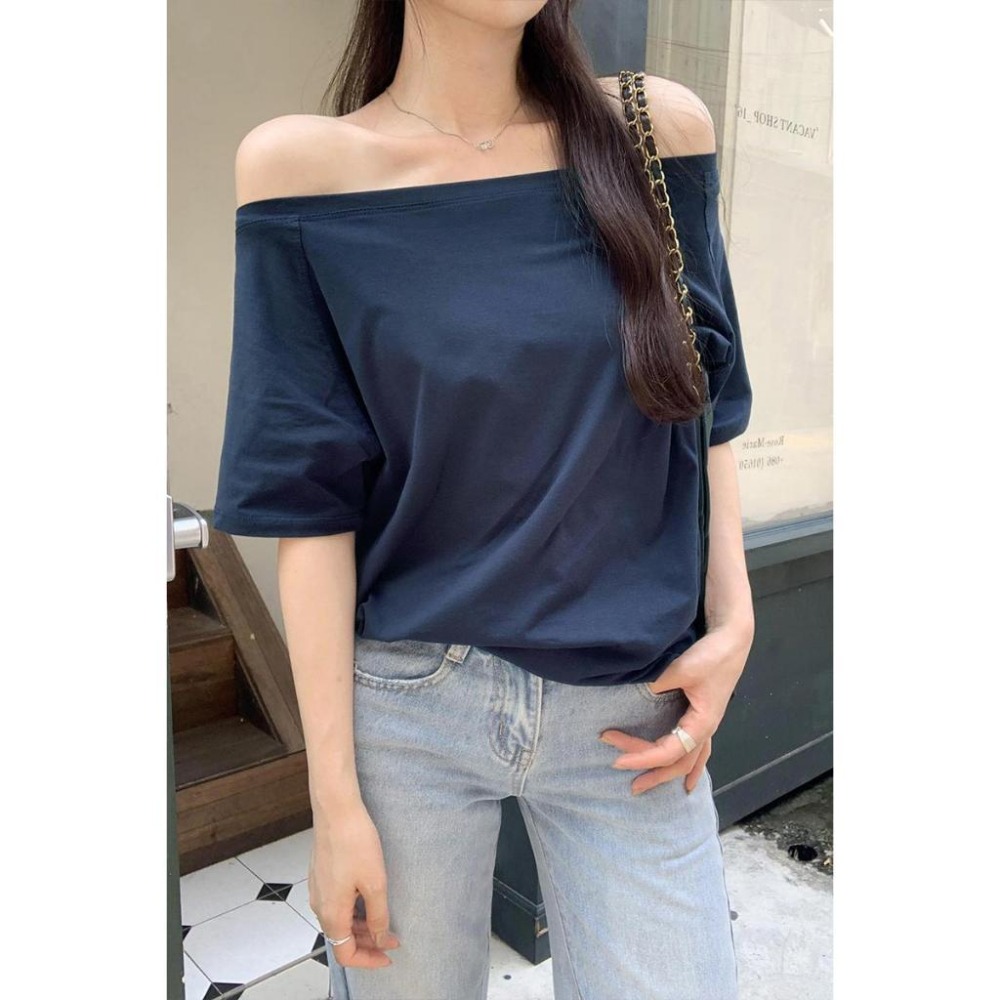 【RENA小舖 台灣現貨每天出】一字領短袖/斜肩短袖/寬鬆露肩短袖/夏季慵懶風/兩穿T恤1/素色短袖【R21937】-細節圖6