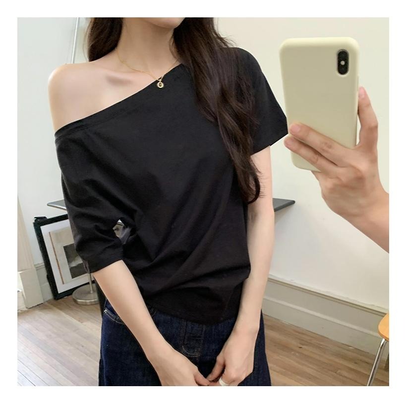 【RENA小舖 台灣現貨每天出】一字領短袖/斜肩短袖/寬鬆露肩短袖/夏季慵懶風/兩穿T恤1/素色短袖【R21937】-細節圖7
