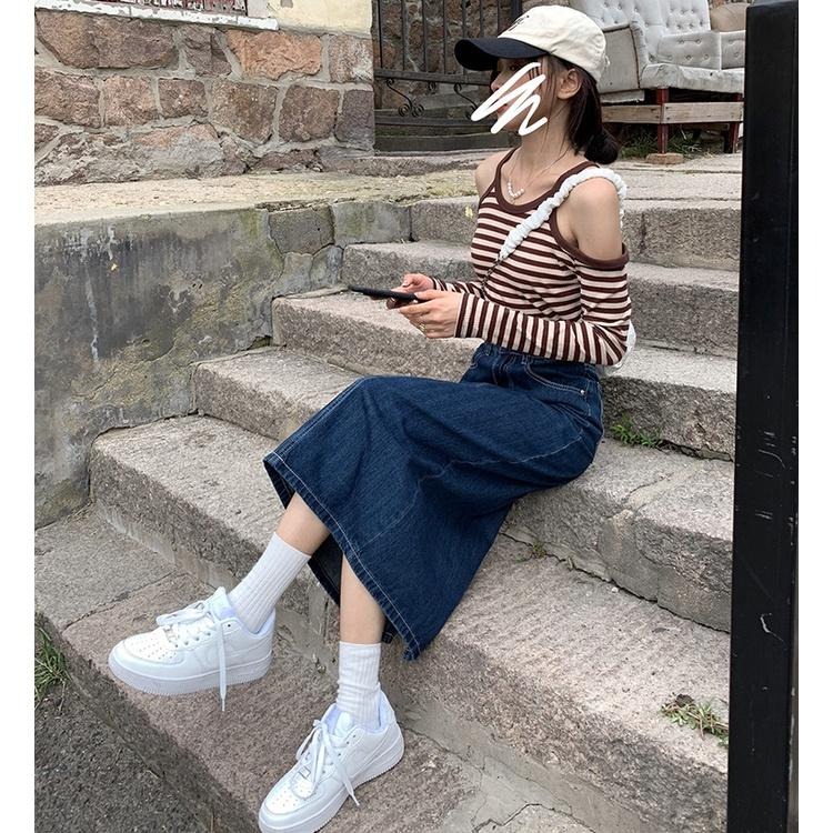 【RENA小舖 台灣現貨每天出】鬼馬少女🤯｜復古開衩牛仔半身裙_/百搭/包臀/高腰/裙子/牛仔裙【R19433】-細節圖6