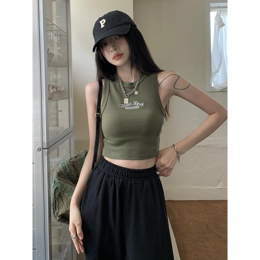 【RENA小舖 台灣現貨每天出】運動風短版背心 有胸墊挖肩背心 小可愛 短版上衣 運動背心 韓版【R21694】-細節圖6