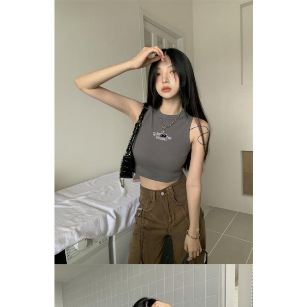 【RENA小舖 台灣現貨每天出】運動風短版背心 有胸墊挖肩背心 小可愛 短版上衣 運動背心 韓版【R21694】-細節圖8