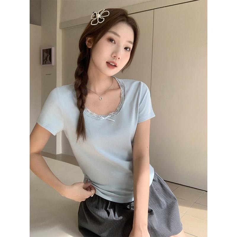 【RENA小舖 台灣現貨每天出】蕾絲拼接上衣/U領上衣/方領蕾絲/蝴蝶結短袖/修身T恤【R21919】-細節圖2